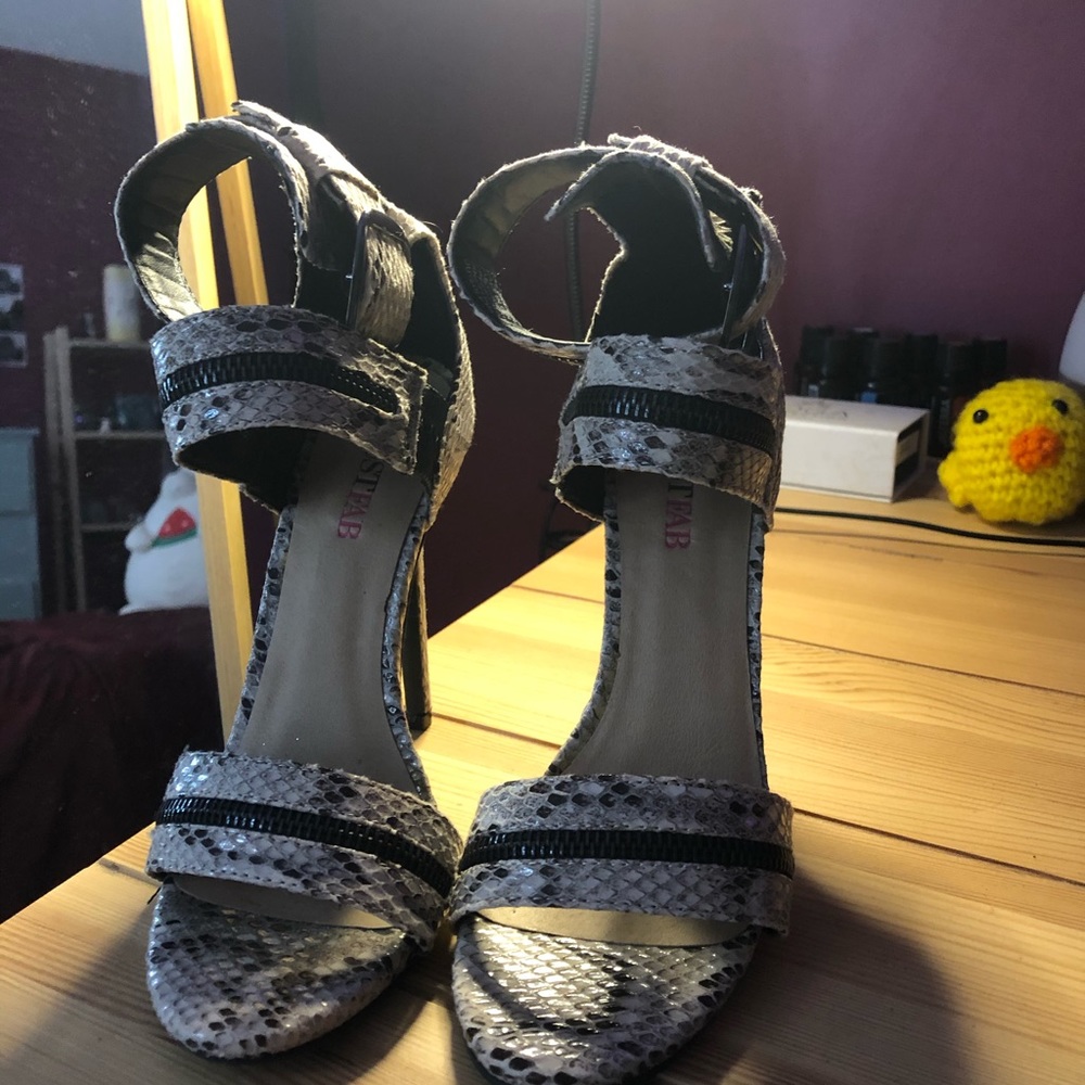 Just fab snake skin 4 inch high heels size 6!